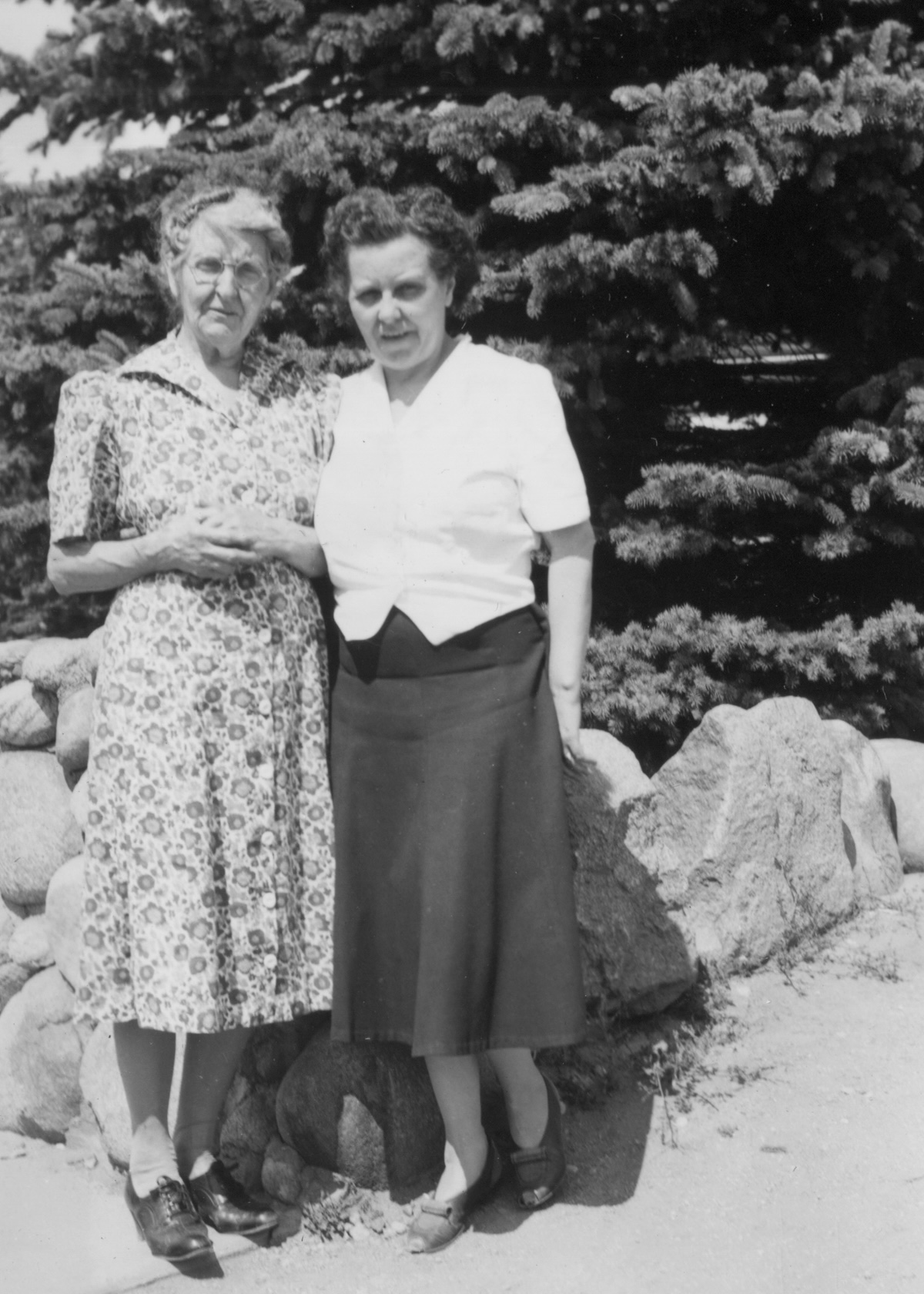 Gertrude and Faye (Estes Park, 1948).