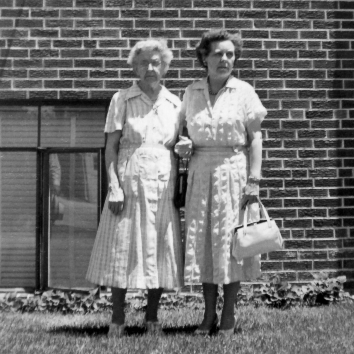 Mother and daughter (1956).